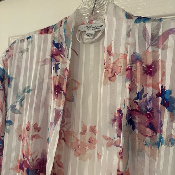 In Bloom by Jonquil Floral Sheer Robe with Lace Trim - Picture 9 of 10